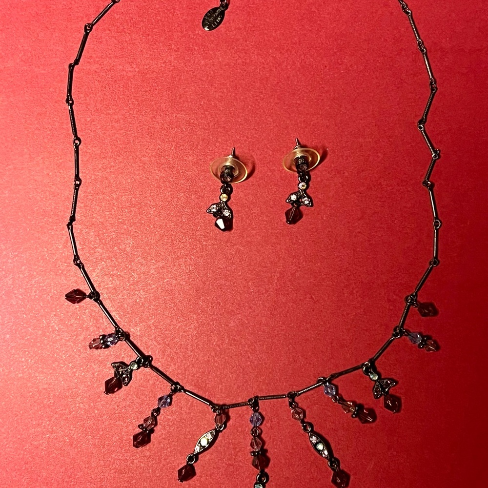 Sweet Romance Vintage Victorian crystal necklace set. Pre owned, 18” inches long